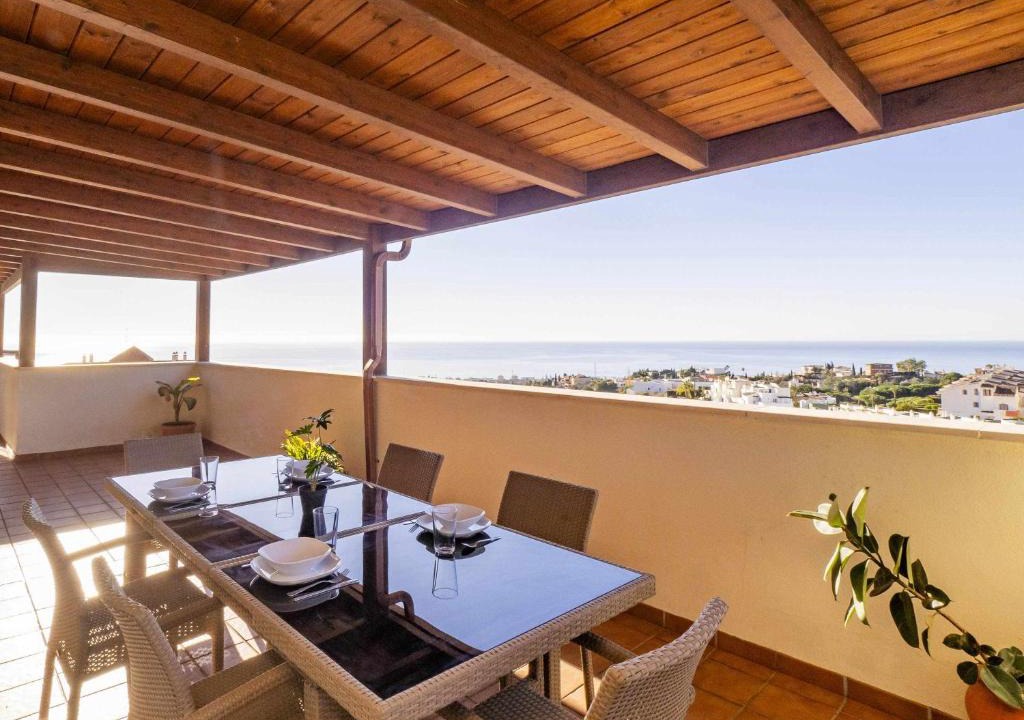 Benagalbon Apartment | Ático con vistas al mar, piscina y parking