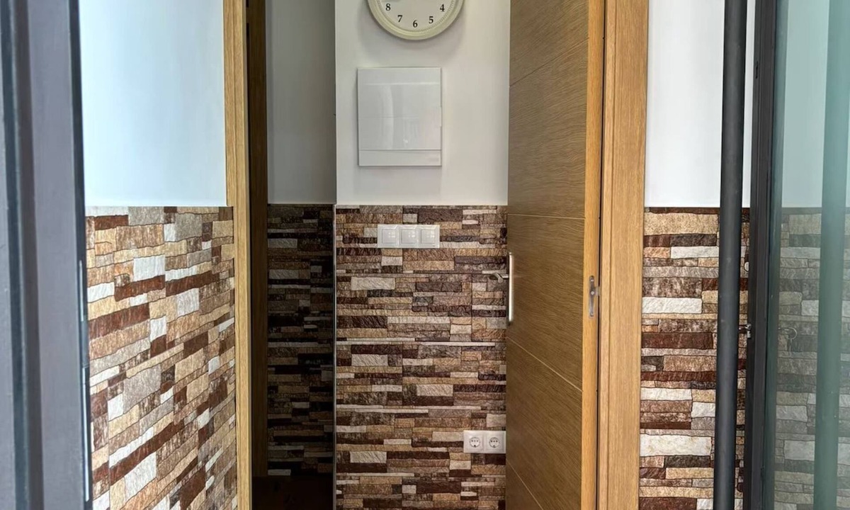 Barajas Apartment | 1 ROOM LOVE ADAPTED