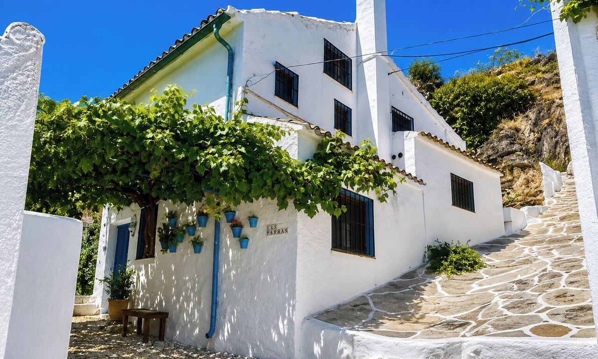 Rute House | 2-Bed Country House - Mountain Views - Sleeps 6
