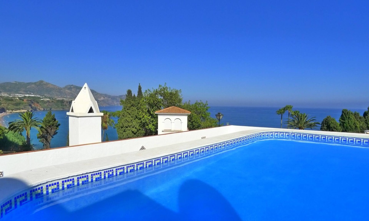 Nerja City Centre Apartment | 2 Bedrooms | Carabeo 99 | CG R991