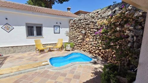 Los Gallos-Cerromolino Ski Chalet | 2-Person Studio, Private Splash Pool, 5 Min Beach