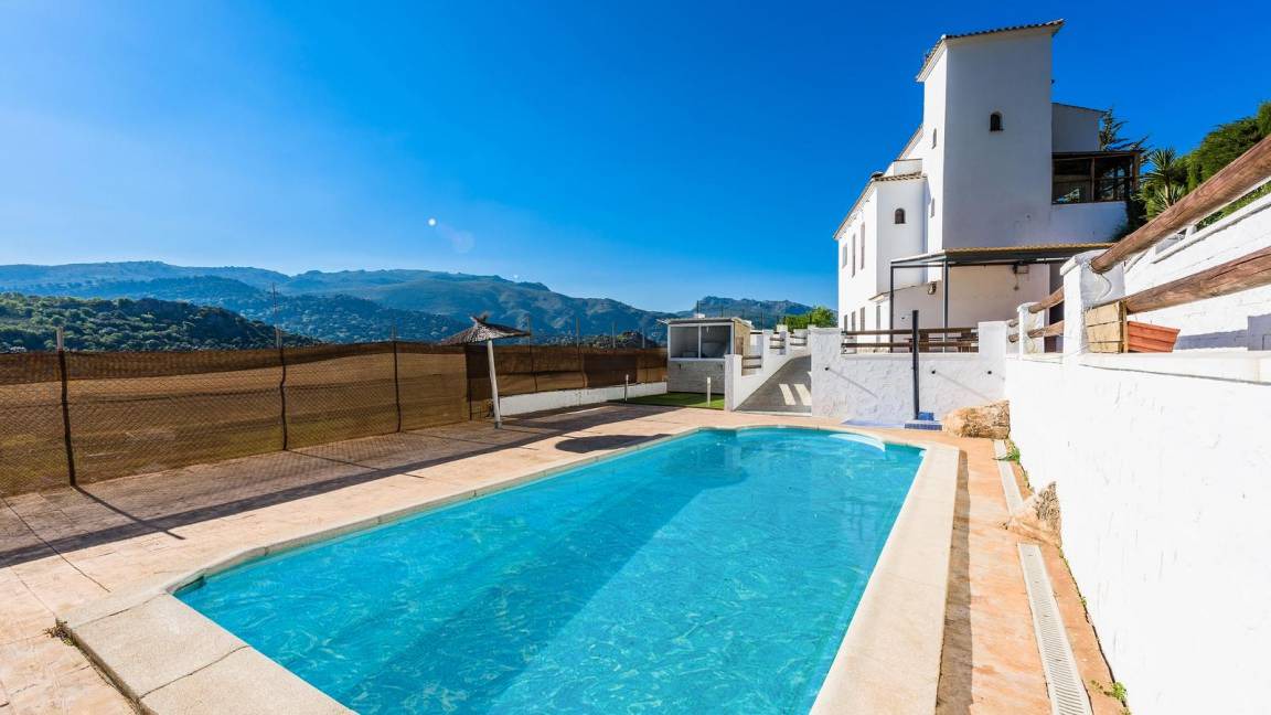 Benaojan House | 280 m² House ∙ 8 bedrooms ∙ 18 guests