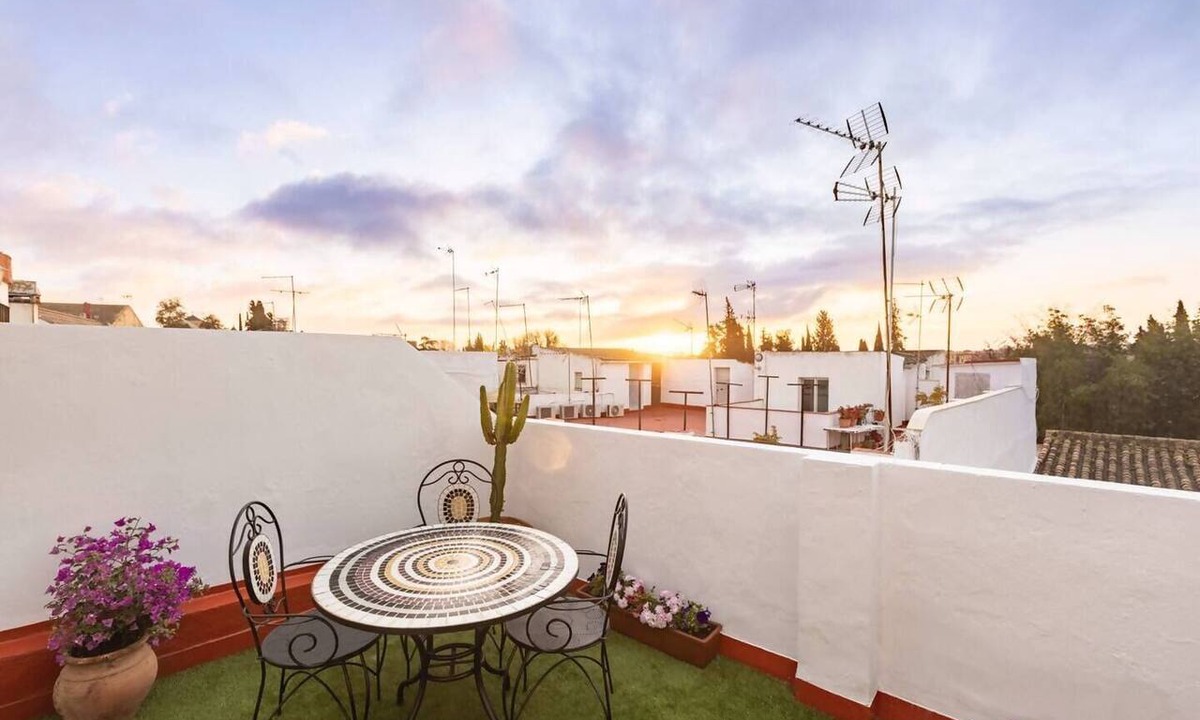 San Basilio House | 3 BD house with Private Solarium and patio