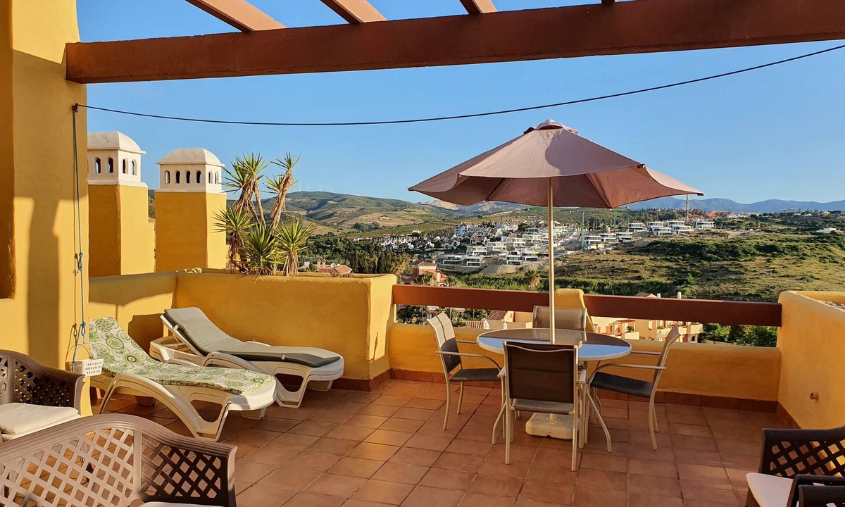 Puerto de la Duquesa Apartment | 3 Bed Penthouse - Sleeps 8 - Pool - Sea View