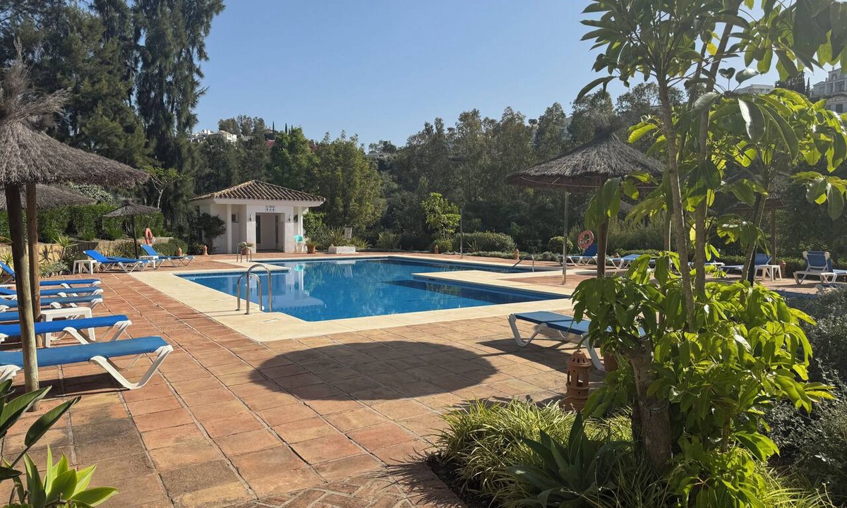 Benahavis Apartment | 3 bed top floor spacious apartment with large private covered and open terrace