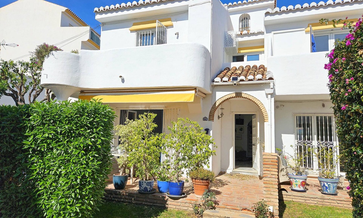 La Cala de Mijas Ski Chalet | 3 Bed Townhouse roof terrace 100m to the beach