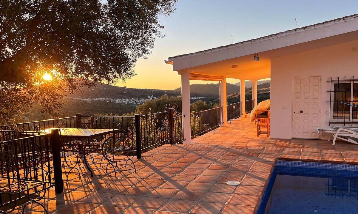 Riogordo House | 3 bedroom accommodation in Malaga