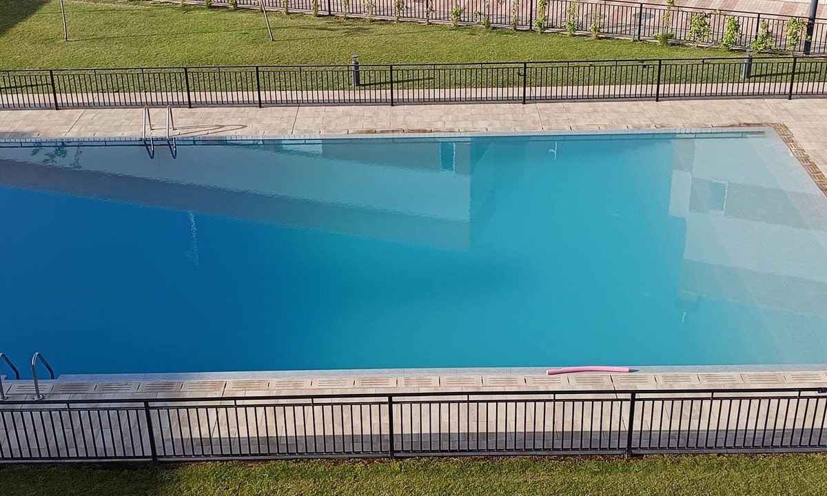 Burgos Apartment | 3-bedroom apartment with a 100-meter patio featuring a barbecue and a pool