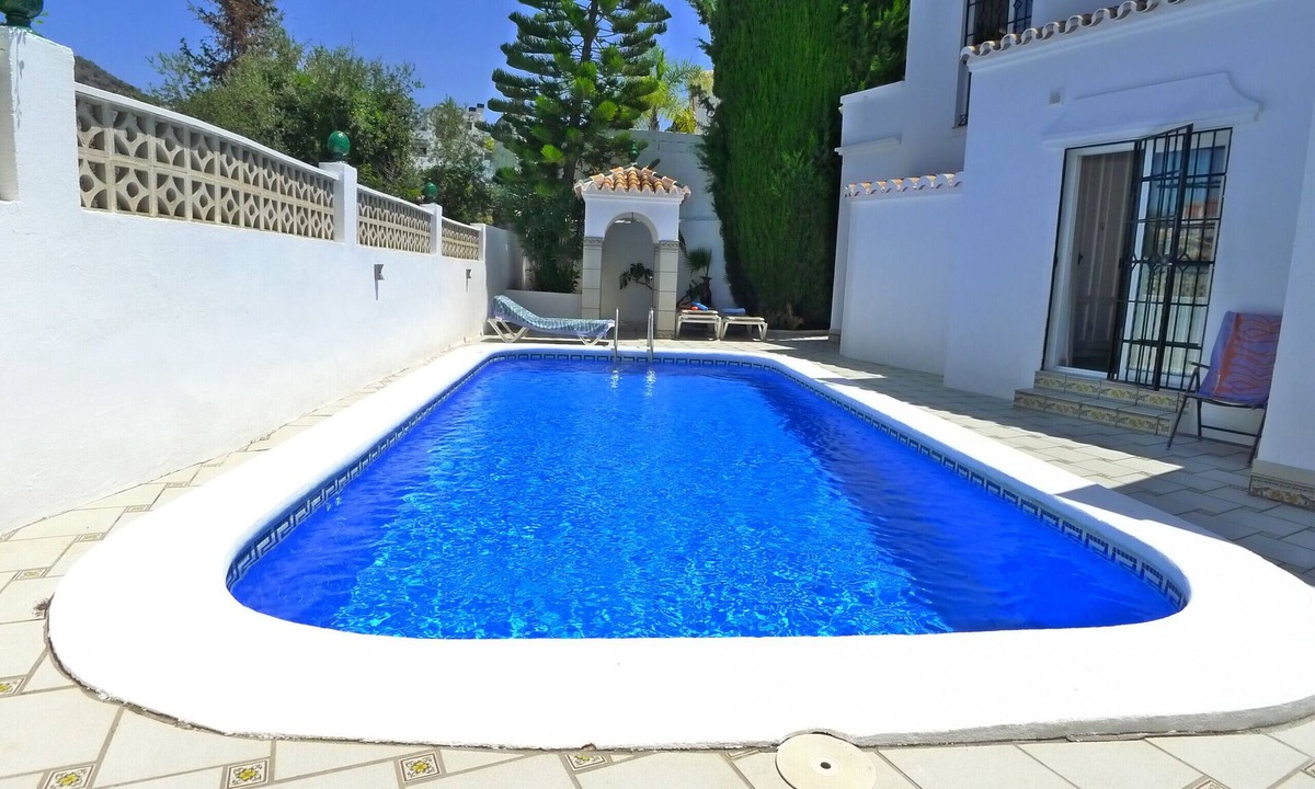 Nerja Villa | 3 Bedrooms | Villa Golondrinas | CG R916