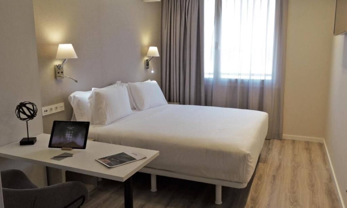 Castanos Hotel | 3 Comfy Units w/Kitchen Ideal for Business or Leisure Trips | Pets Are Allowed