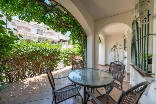 Las Lagunas House | 3BR Villa Fuengirola Quiet Area Terrace Pool