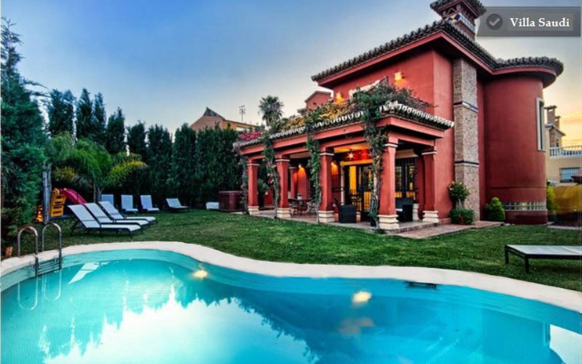 Torremolinos Villa | 400 m² Villa ∙ 4 bedrooms ∙ 8 guests