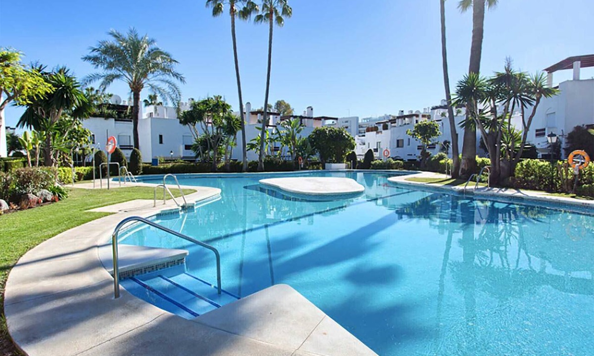 San Pedro de Alcantara Apartment | 43 - Frontline beach Townhouse in Urb. Guadalvill