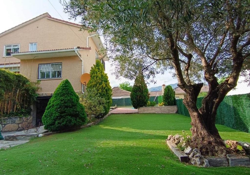 Becerril de la Sierra House | A Happy Place. Casa rural con piscina y barbacoa.