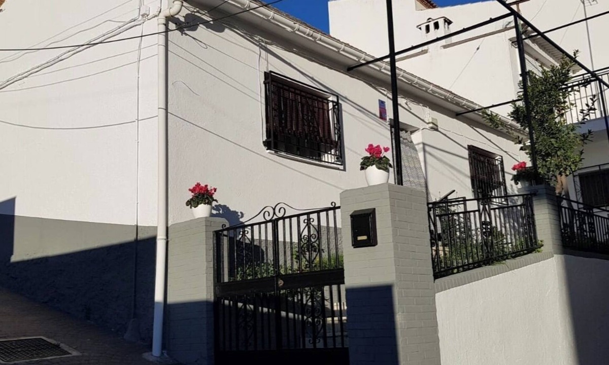 Pinos Genil House | ACCOMMODATION MARIA (20 KM FROM SIERRA NEVADA AND 7 KM TO GRANADA)