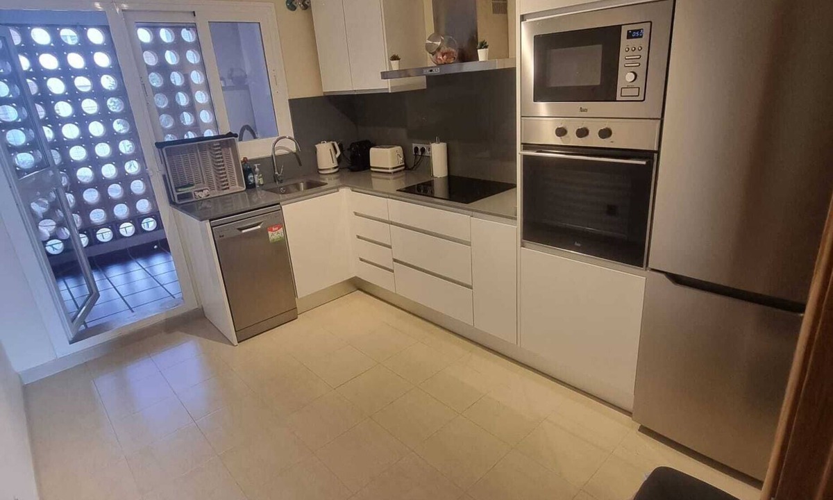 Puerto de la Duquesa Condo | acogedor apartamento con vista al mar en Manilva