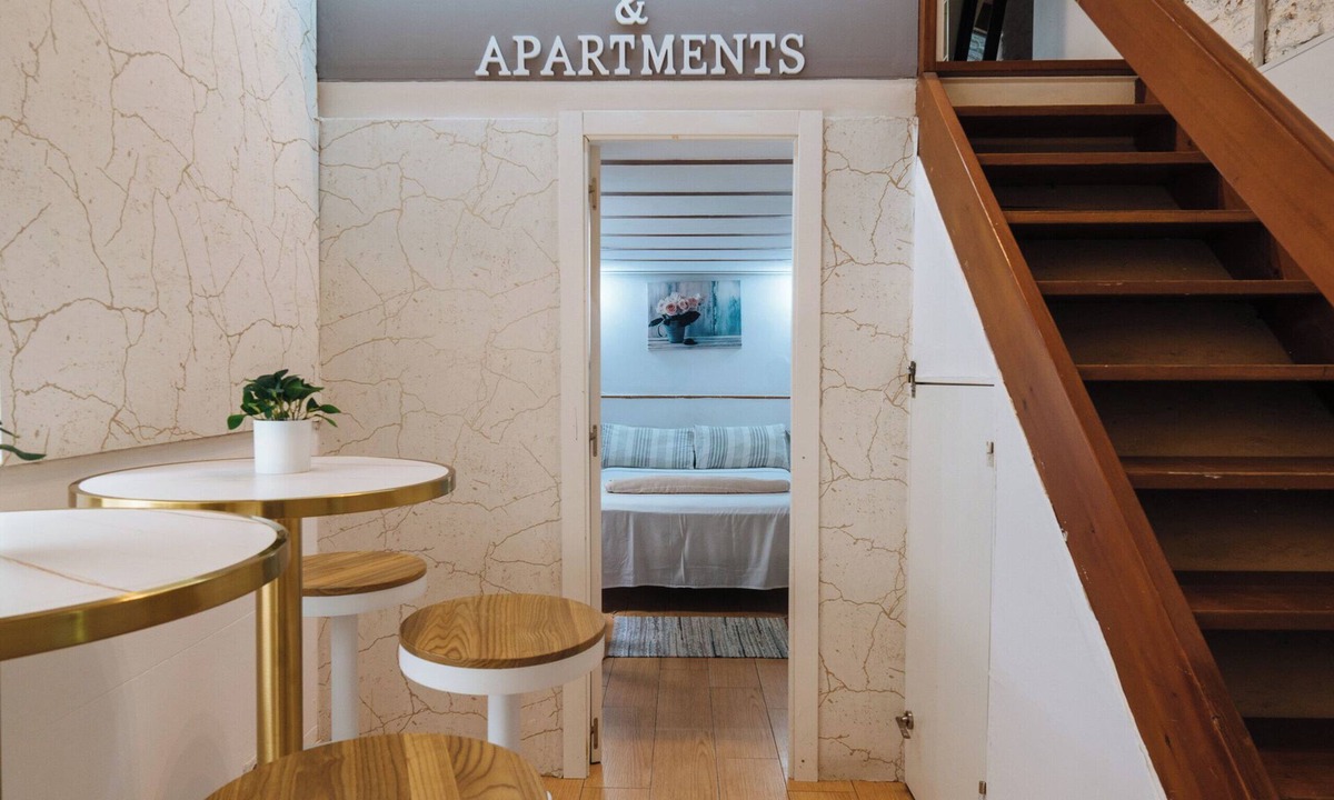 Feria House | airbhouse private rooms & apartments