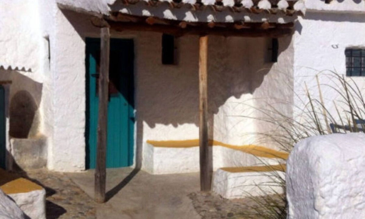 Baza Cabin | Al Jatib Caves. Cave 2