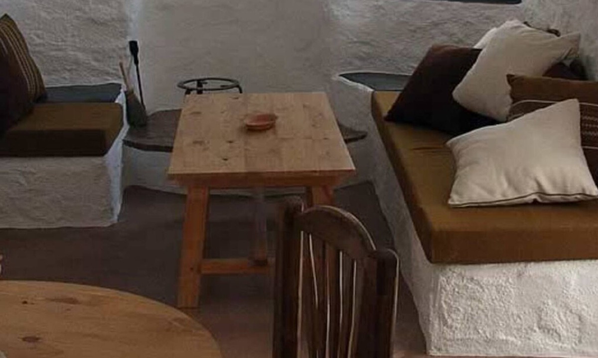Baza Cabin | Al Jatib Caves - Cave 5