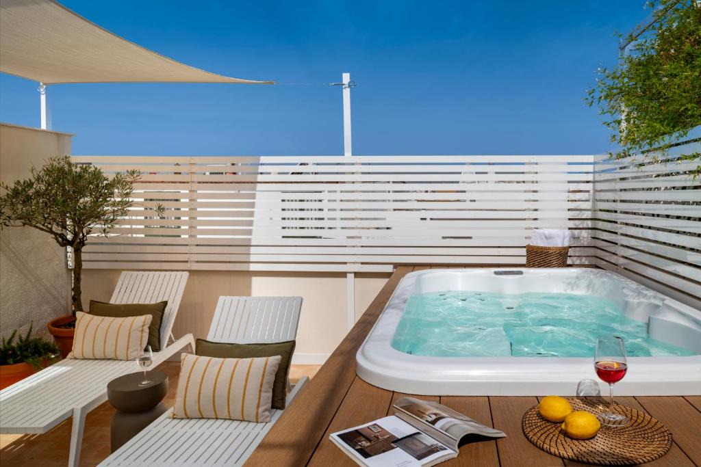 Alameda Apartment | Alameda 1851 - Terrace and jacuzzi