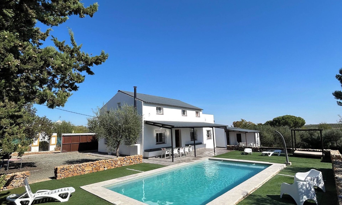 Arahal Villa | Alba cottages (Casa rural Olivo) with private swimming pool.
