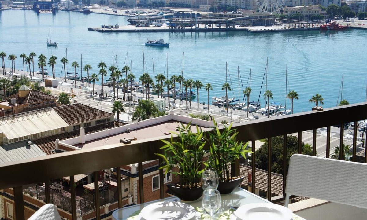 La Malagueta Apartment | Amazing 4-bedroom penthouse near the sea in Málaga