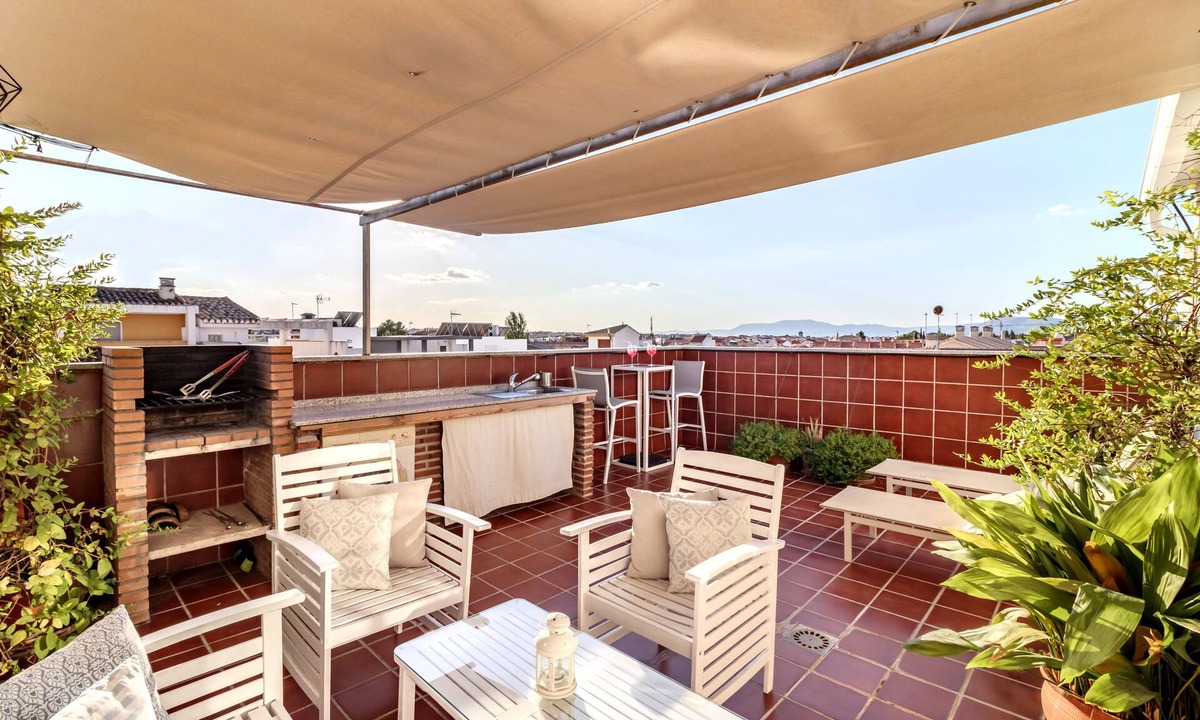 Armilla Apartment | AMAZING VIEWS, METRO INFRONT TO CENTER, PRIVATE TERRACE & PARKING,BEST UBICATION