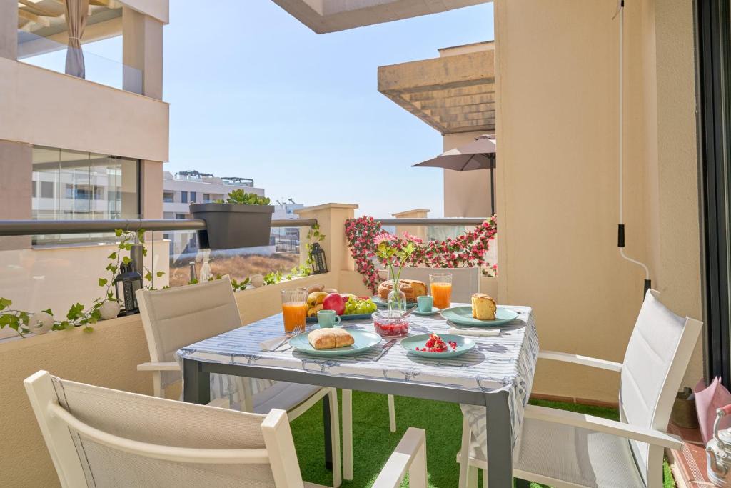 Benajarafe Apartment | Amplio Ático De 2 Habitaciones