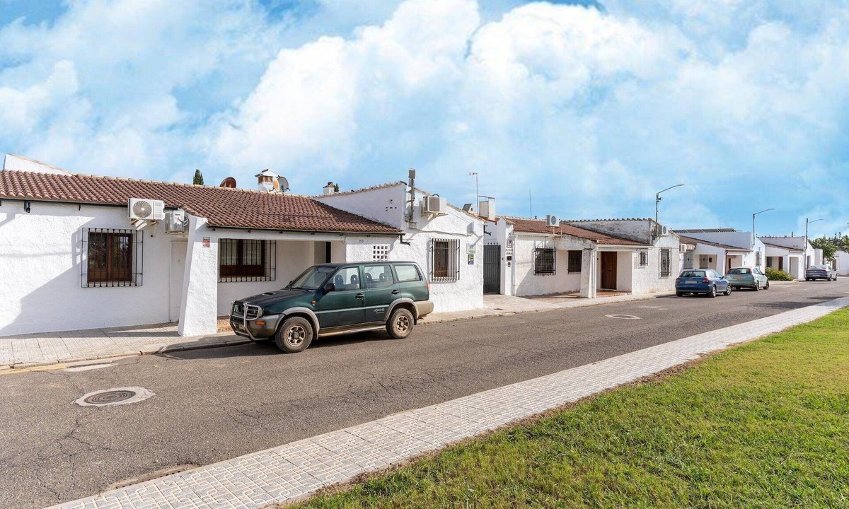 Rivero de Posadas Cottage | Andalusian Getaway; Game of Thrones Castle