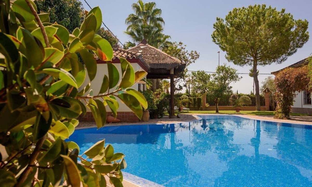 Ecija Villa | ★Andalusian Villa w/Pool, Garden & Barbecue★