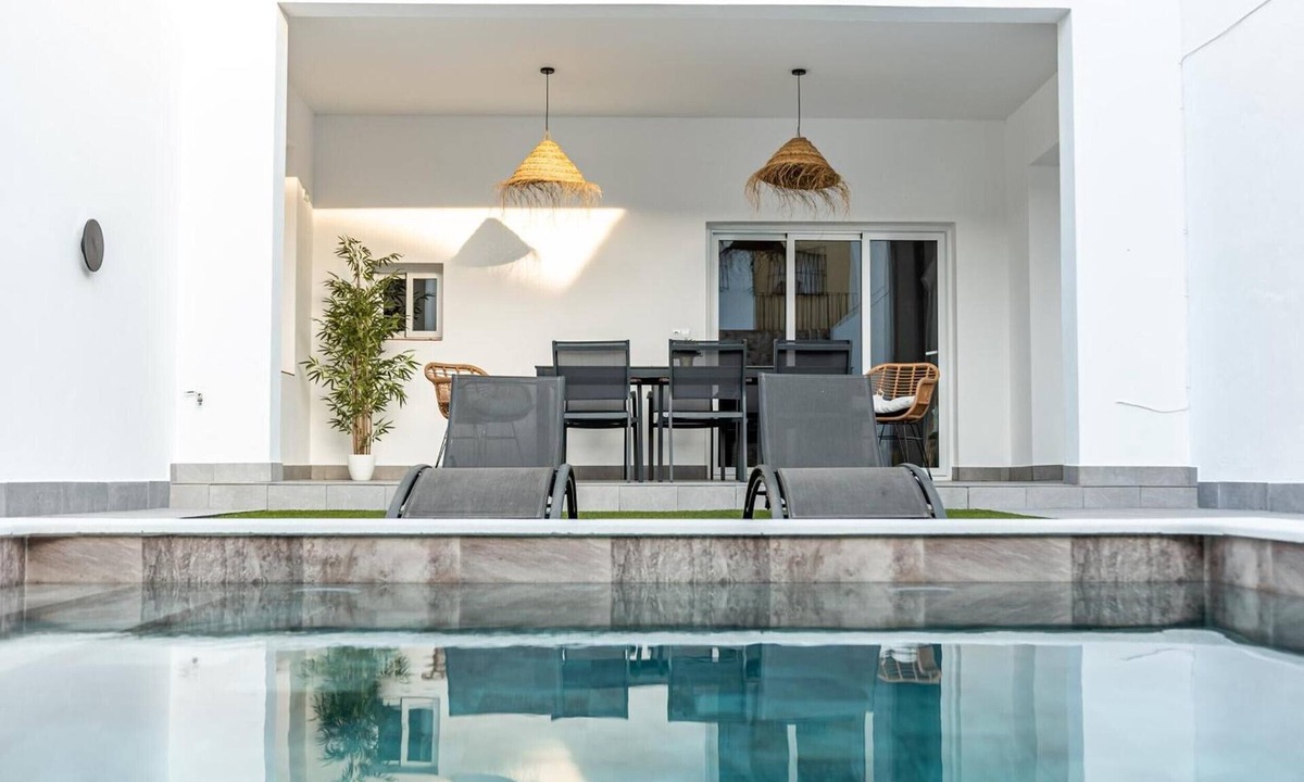 Villamanrique de la Condesa Apartment | Apartment 'Feeling Doñana' with Private Pool, Wi-Fi, and Air Conditioning