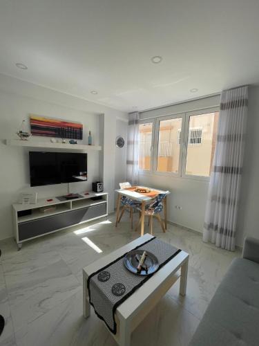 Almeria Apartment | Apartamento a 50 m del mar con aire acondicionado y WiFi, Ideal familias,parejas