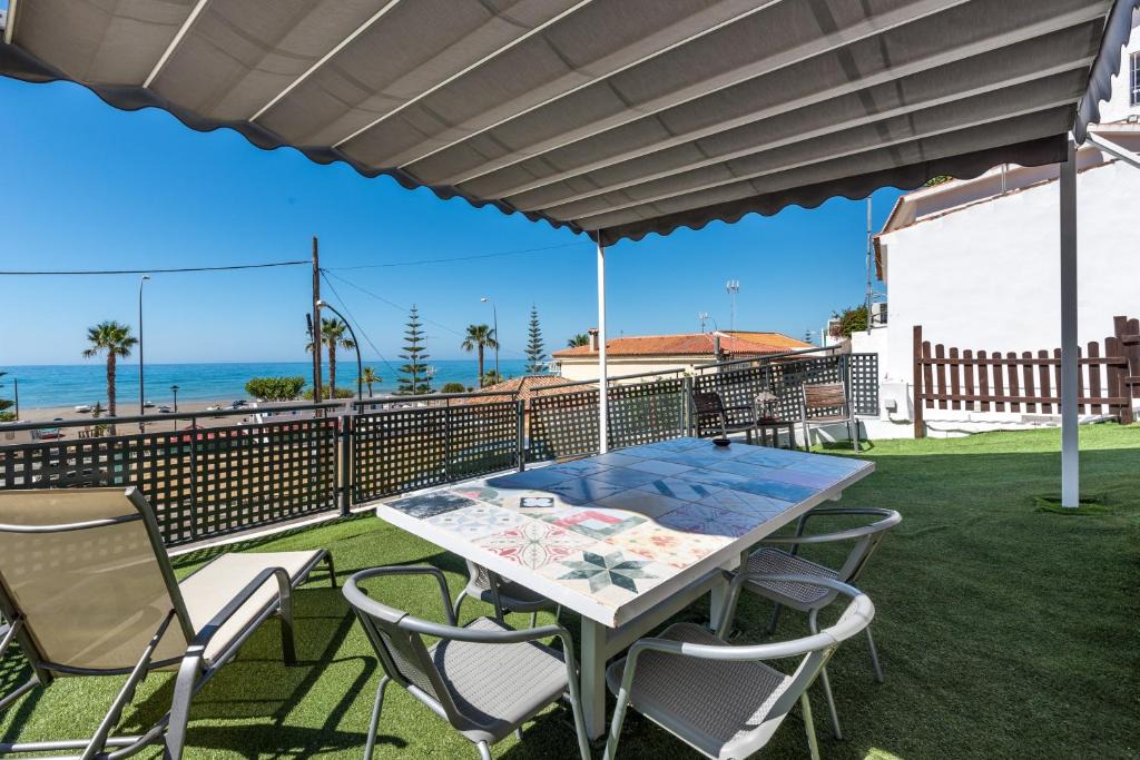 Benajarafe Apartment | Apartamento a pie de playa