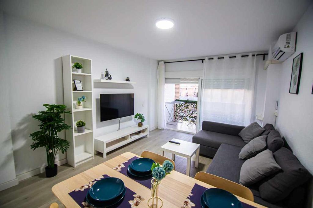 Parque Ayala Apartment | Apartamento con balcón cerca María Zambrano
