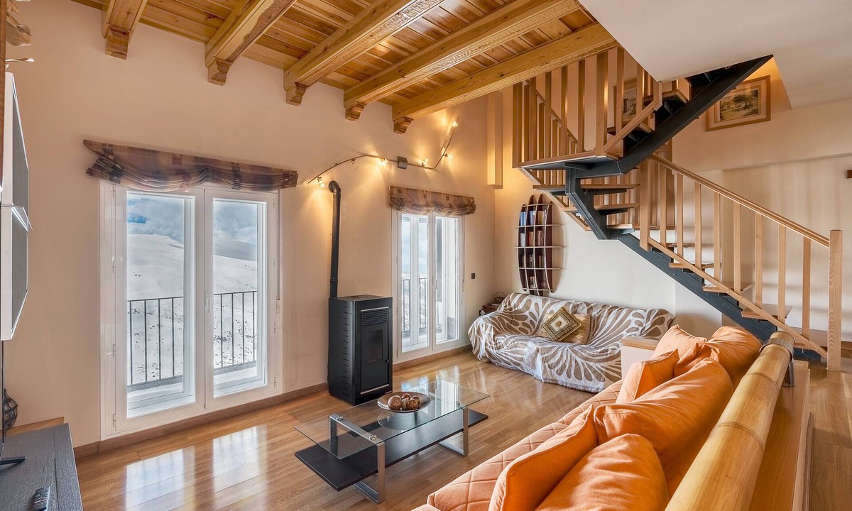 Pradollano Apartment | Apartamento 'Dúplex 13D' con vistas a la montaña y terraza privada