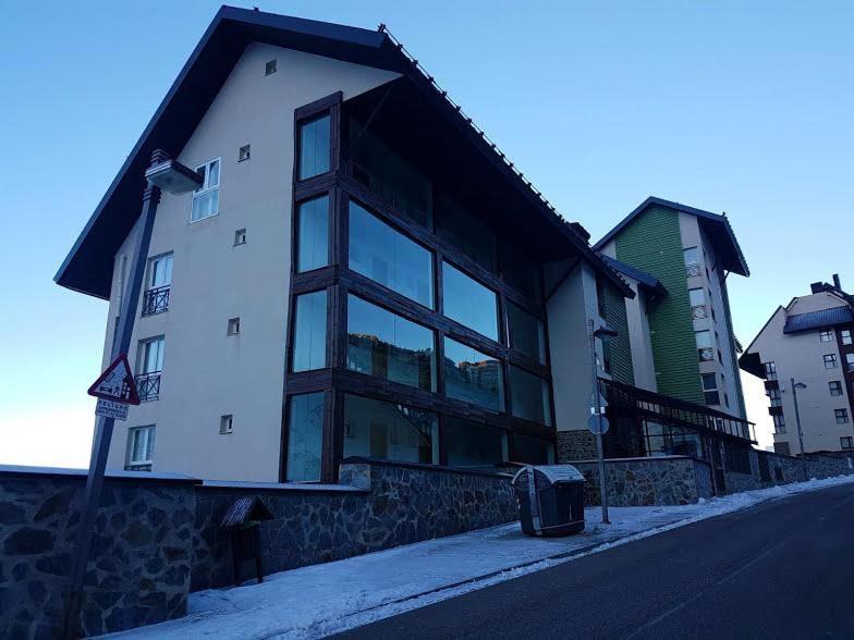 Pradollano Apartment | Apartamento Edificio Serraneu. Sierra Nevada. Granada