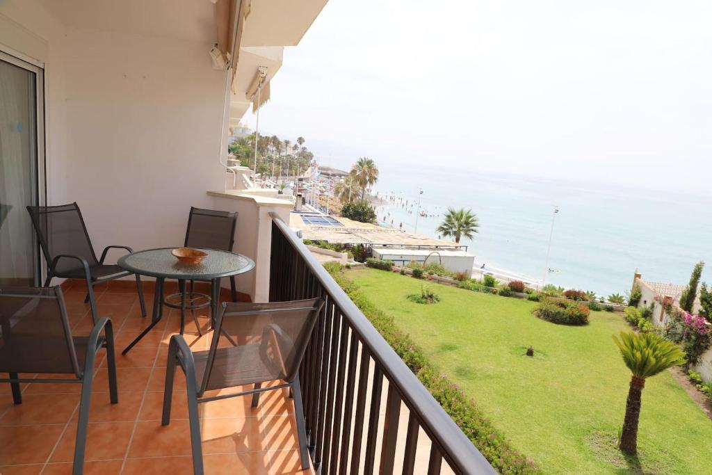 Maro Apartment | Apartamento en NERJA. Primera línea de playa