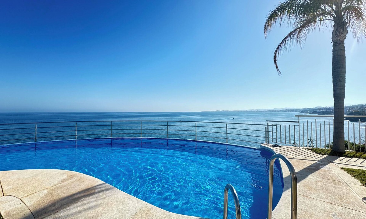Torrequebrada Apartment | Apartamento en Primera Línea de Playa en Benalmádena
