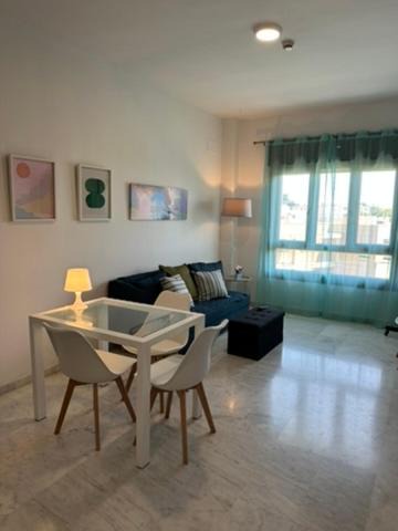 Bormujos Apartment | Apartamento Lux Sevilla con Garaje Privado y Piscina