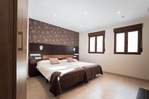 Central District Apartment | Apartamentos Reyes Católicos by Medina Living