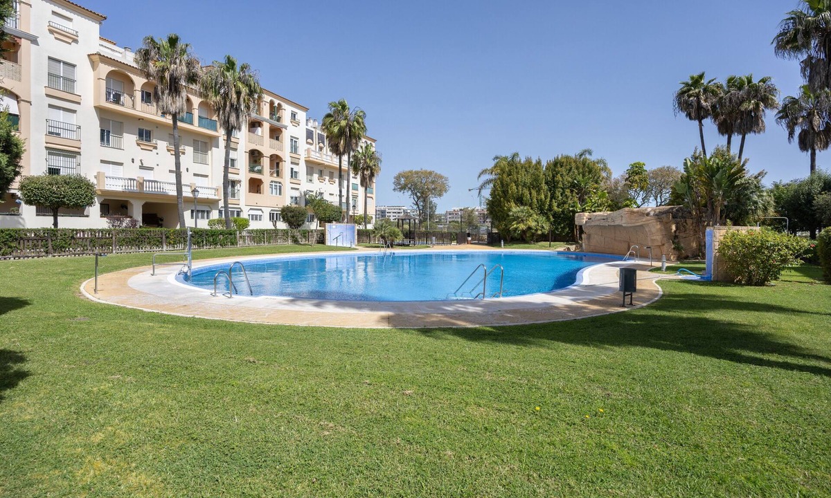 El Puerto de Santa Maria Apartment | Apartment 'Apartamento Los Jardines' with Shared Pool, Wi-Fi and Air Conditioning