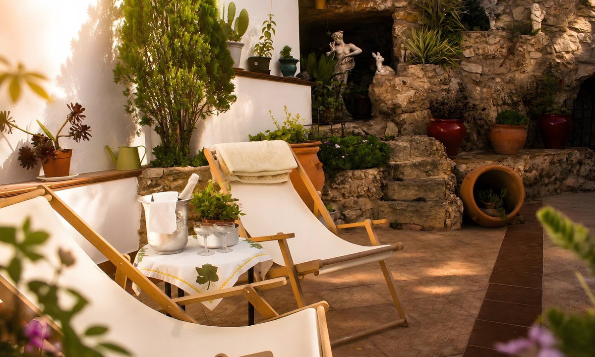 Sorihuela del Guadalimar Villa | Apartment 'Antonia' with Mountain Views, Wi-Fi, and Air Conditioning