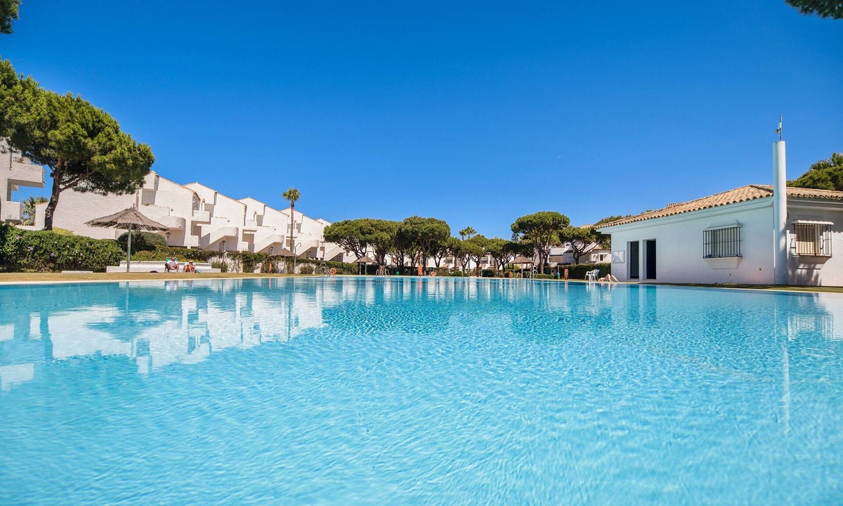 Poblado de Sancti Petri Apartment | Apartment Pueblo Marinero close to the Beach with Pool, Wi-Fi & Terrace