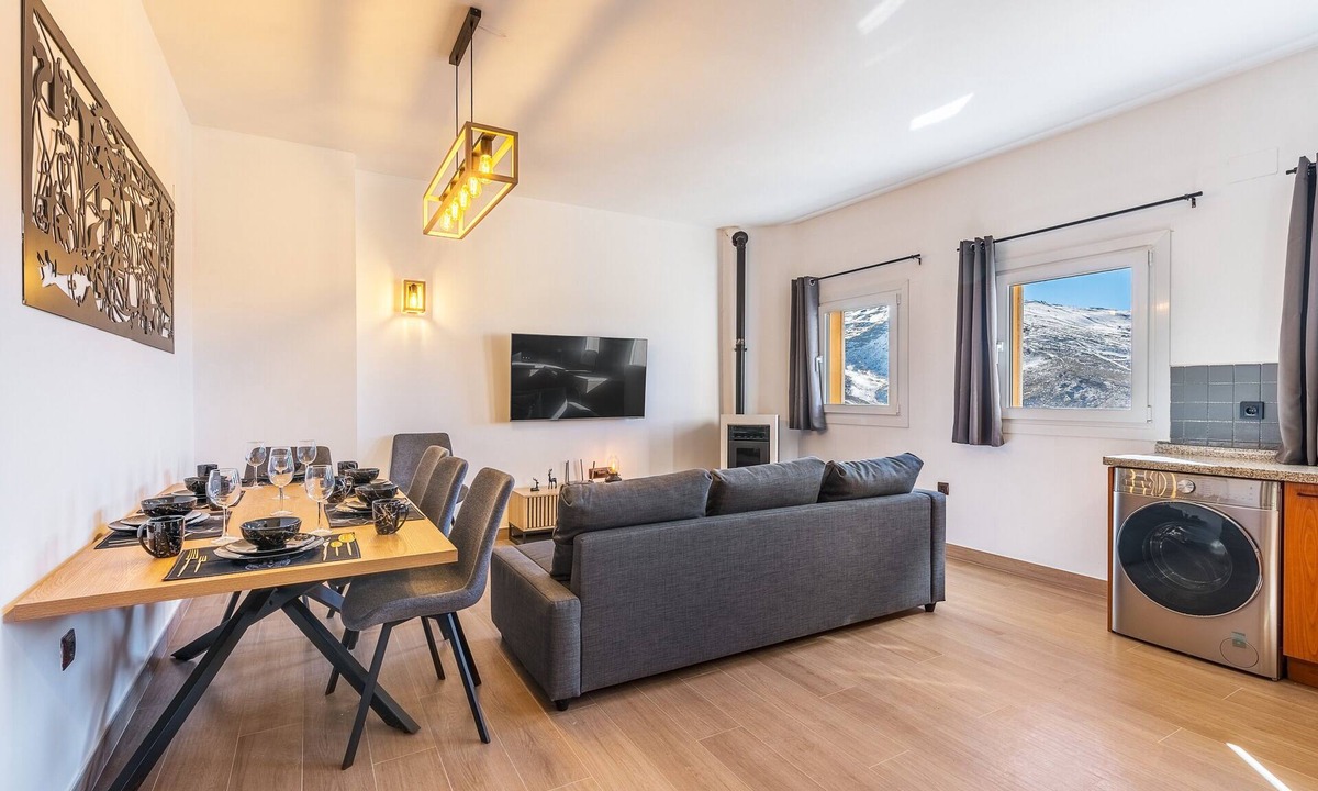 Pradollano Apartment | Apartment '42A' with Mountain Views, Private Terrace and Wi-Fi