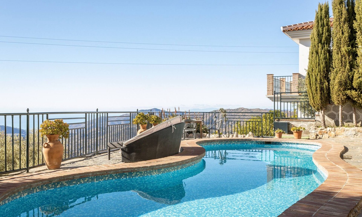 Competa Apartment | Apartment "Alma" with Mountain View, Pool, Whirlpool, Wi-Fi, A/C & Terrace