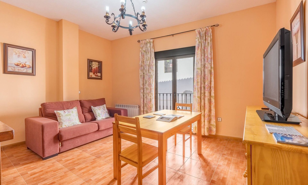 Guejar Sierra Apartment | Apartment 'Apartamento De 2 A 4 Personas' with Lake View, Balcony and Wi-Fi
