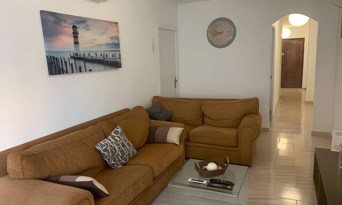 Bailen-Miraflores Apartment | Apartment 'Apartamento Martinez Maldonado' with Wi-Fi and Air Conditioning