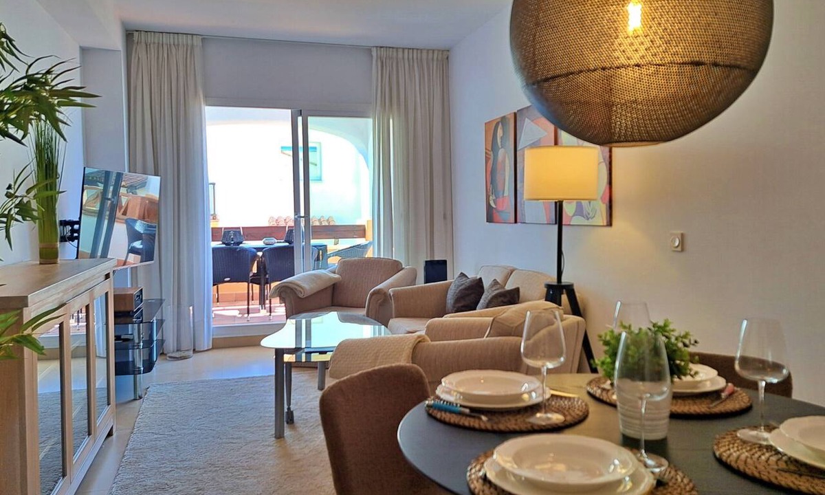 Caleta de Velez Apartment | Apartment 'Baviera Golf' with Sea View, Wi-Fi and Air Conditioning