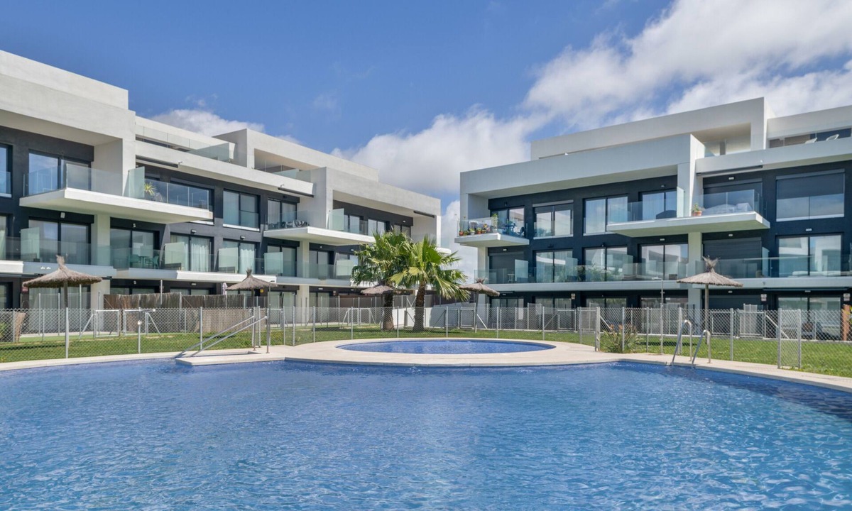 Bolonia Apartment | Apartment 'Casa África' with Shared Pool, Wi-Fi and Air Conditioning