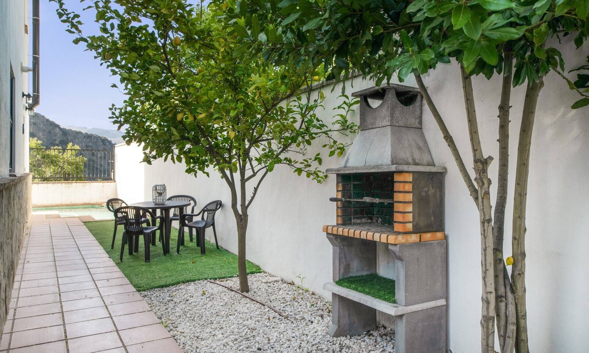 Montejaque Apartment | Apartment 'Casa José' with Mountain View, Shared Pool and Shared Garden